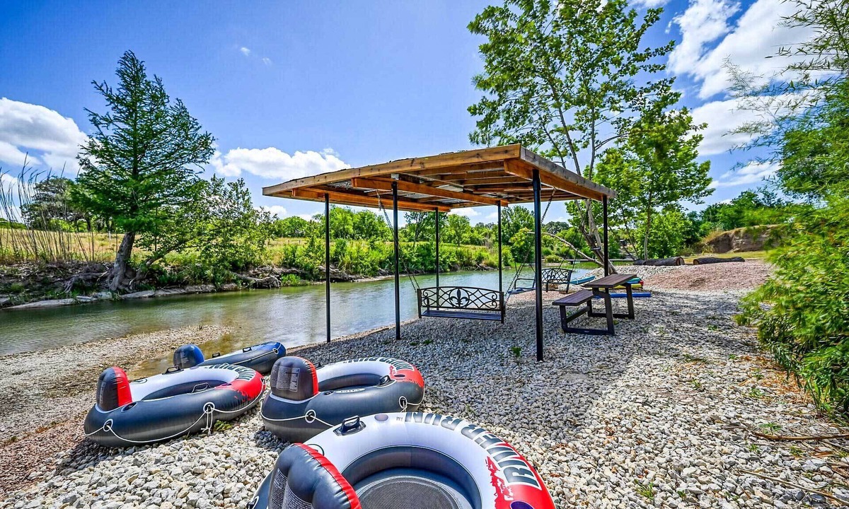 Blanco House | Blanco Riverfront Estate w/2 Homes: 4-Acre Oasis