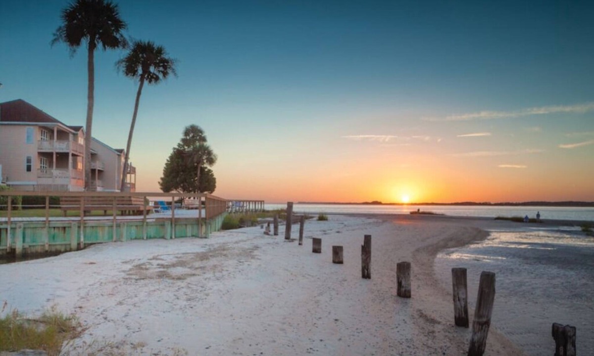 Ocean Ridge Condo | BLOCK CW Ocean Ridge 1br