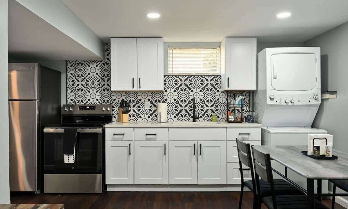 Blue Springs Apartment | Blue Springs 2BR Apartment Near Stadiums & I-70