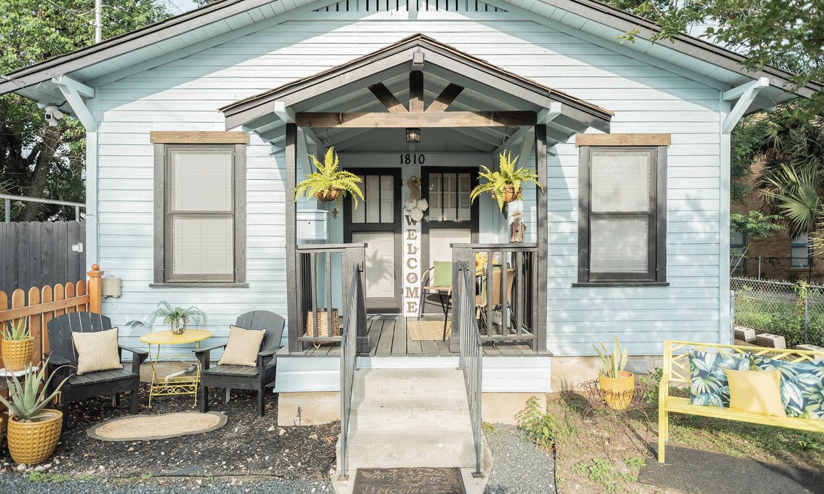 Government Hill House | Bluebonnet Cottage at The Pearl, River Walk, Downtown, Best Location