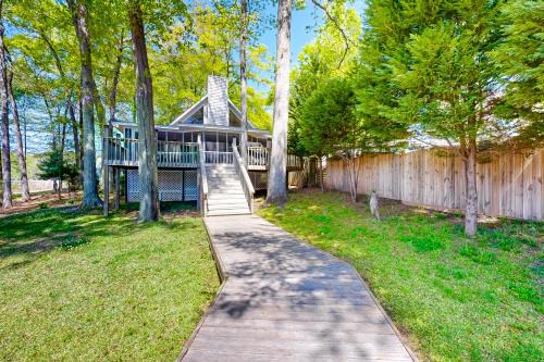 Eatonton House | Boat Dock & Waterfront Fire Pit: Lake Sinclair Gem