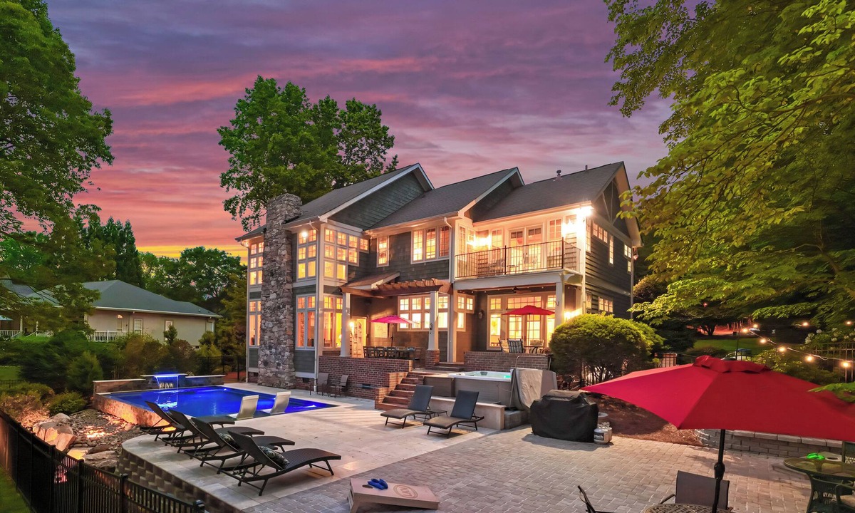 Lake Norman of Catawba House | Boathouse Cove By SoCharm | Pool Hot Tub |Beach | Fire Pit | Kayak & SUP |Dock
