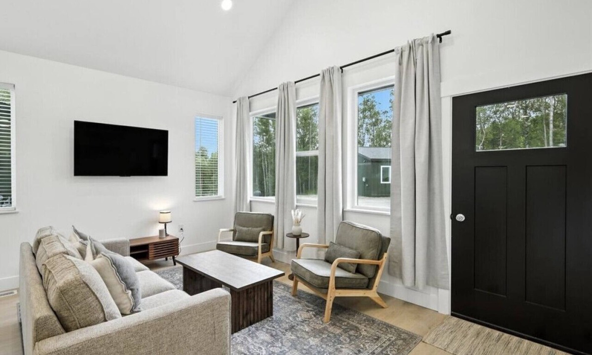 Fishhook House | Boreal King Suite | Hatcher Pass | Local Goods