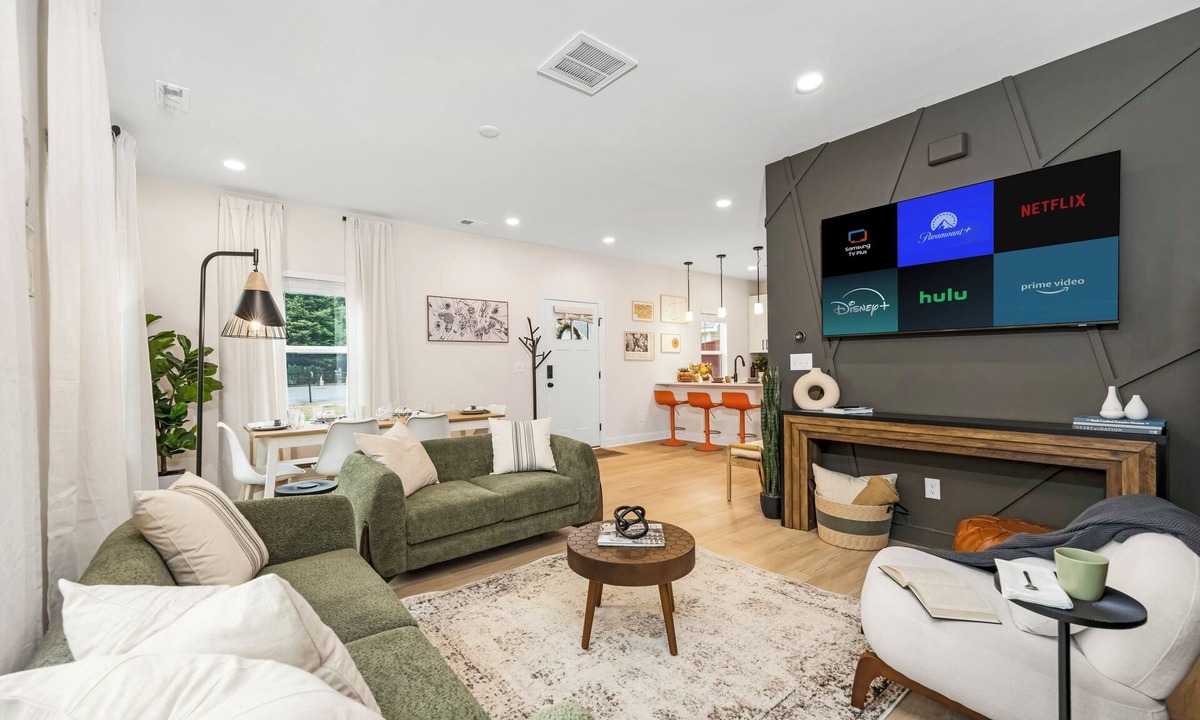 Paw Creek House | Brand-New 3br Modern Home, Game Room, Quiet & friendly, Close to everything