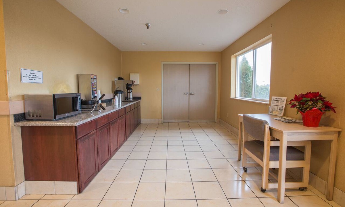 Sublimity Hotel | Bridgeway Inn & Suites Sublimity