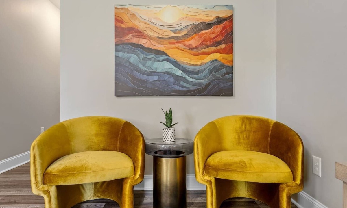 Taylors House | Bright & Modern New Home, King Beds | Sleeps 8 |10 min to Greenville & Paris Mtn