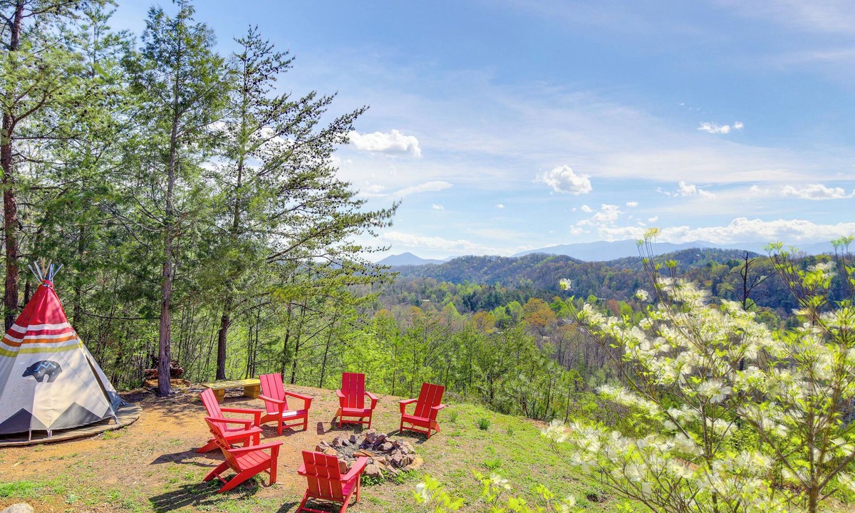 Sevierville Cabin | Camp Themed Sevierville Cabin w/Hot Tub + Teepee!