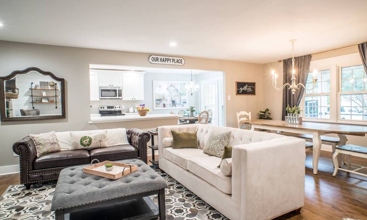 Madison House | Cape Cod Farmhouse ~ @hgtvbnb ~ Charmingly Remodeled near Downtown Madison!