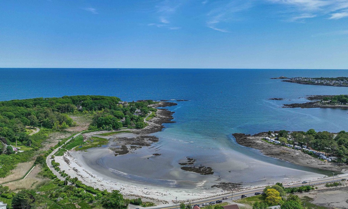 Cape Neddick House | Cape Neddick Coastal Hideaway – New England Charm! Walk to Beach
