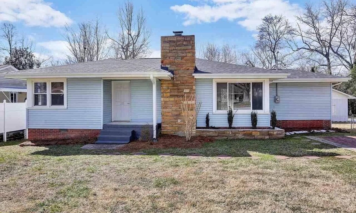 Wade Hampton House | Cardinal Gem - 3 bdrm/2bath home in Taylors