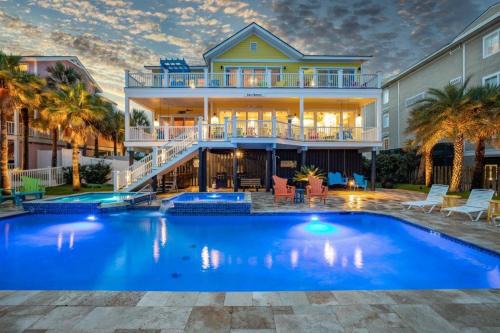 Isle of Palms House | Casa Banana Oceanfront on Ocean Blvd, 6 BD, sleeps 20, pool,hot tub, elevator