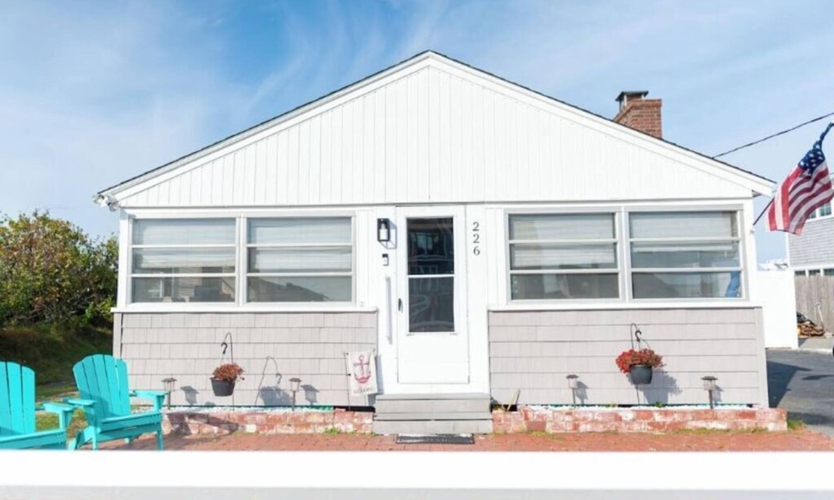 Seabrook House | Charming 2-bedroom cottage at fabulous Seabrook Beach with breathtaking sunsets!