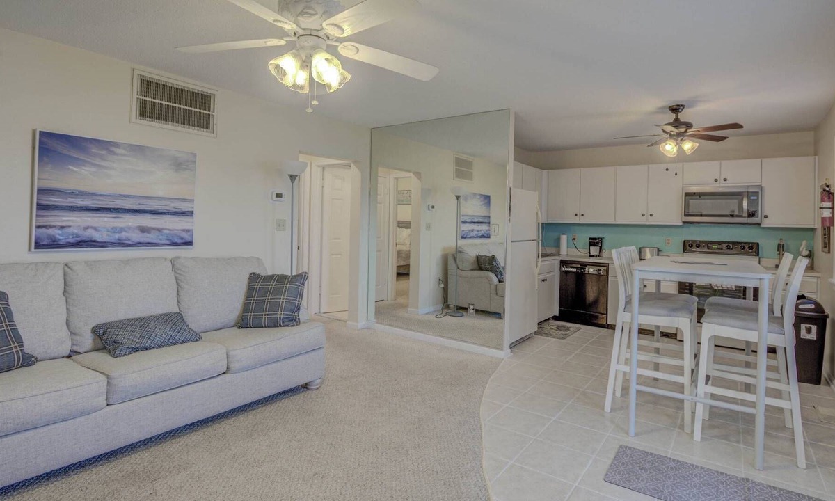 Fenwick Island Condo | Charming 2BR 1.5BA getaway in North OC. Sleeps 8, steps to Harpoon Hannah's and Tax-Free Delaware