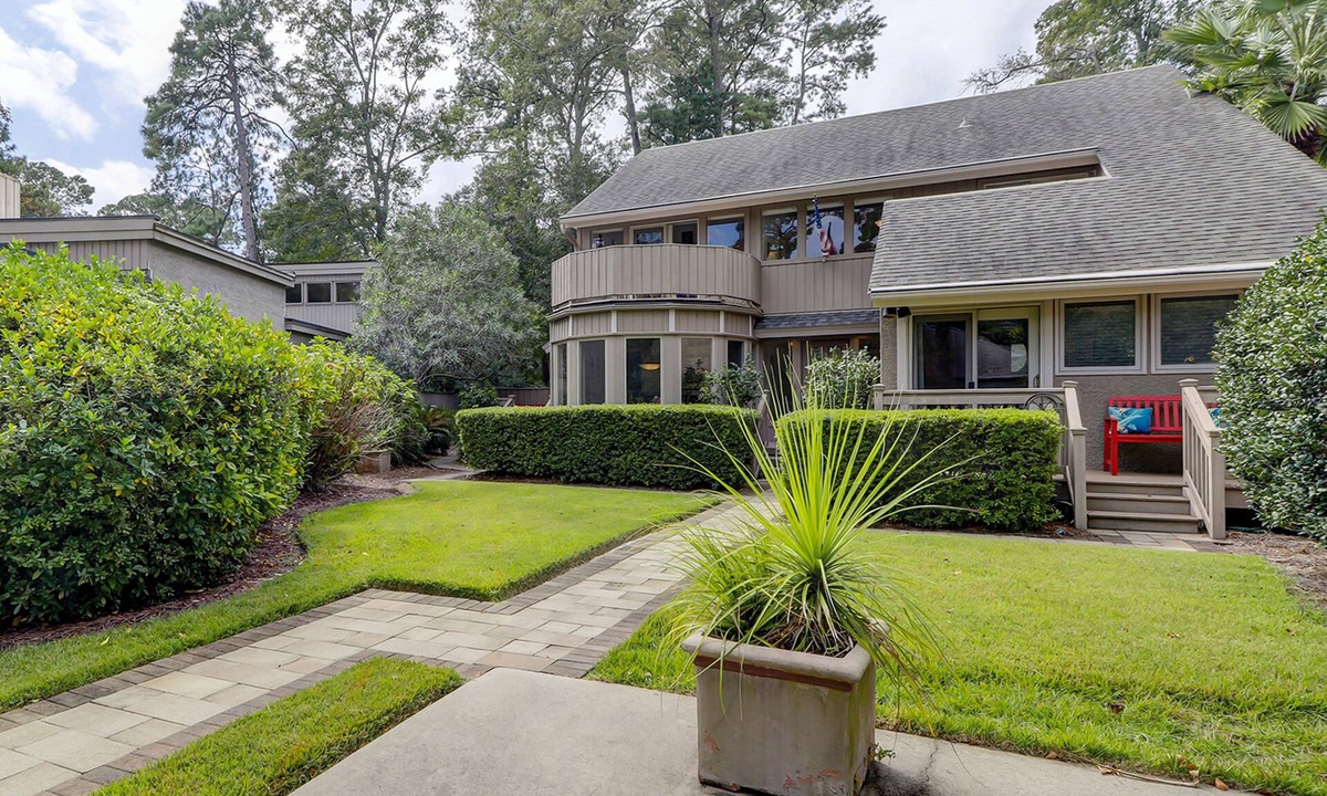 Sea Pines House | Charming 3 bedroom 3 1/2 bath home in beautiful Sea Pines.