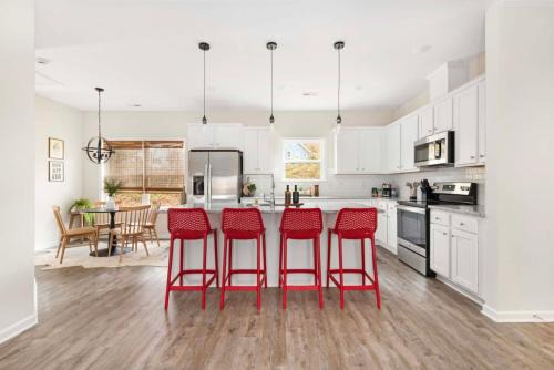 North Belmont House | Charming 3BR Belmont Bungalow