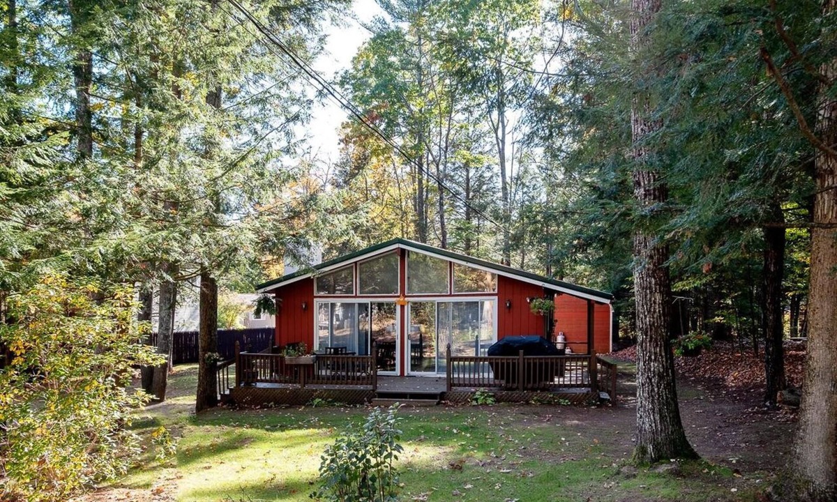 Locke Lake Colony Cottage | Charming cottage for the perfect nature getaway