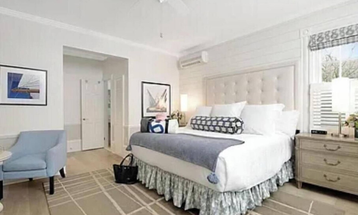 Edgartown Apartment | Charming Harborside hotel suite in enchanting Edgartown with AC