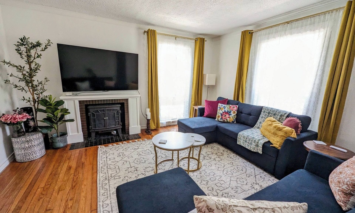 Riverside Terrace House | Charming Lux Gem in Med Center w/2 K Beds-Patio-Backyard!