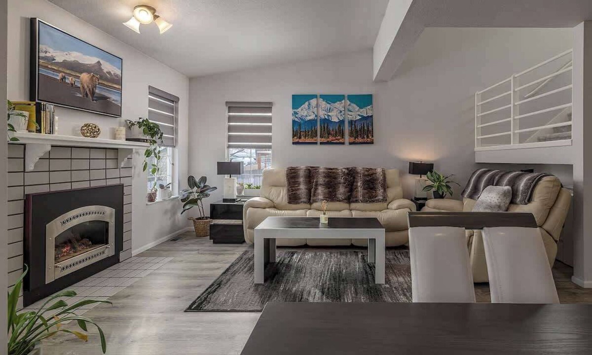 Sand Lake House | Charming Luxe Home Sleeps 4