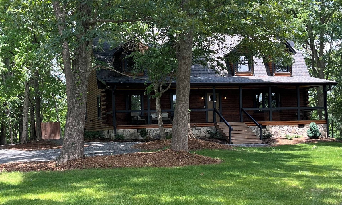 Bowling Green Cabin | Charming & Spacious Waterfront Log Cabin with Central Location to Everything!