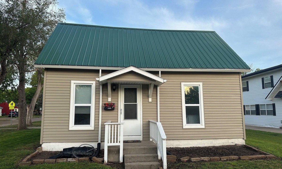 McPherson House | Clean 2 bedroom bungalow with comfortable furniture and a gaming table!