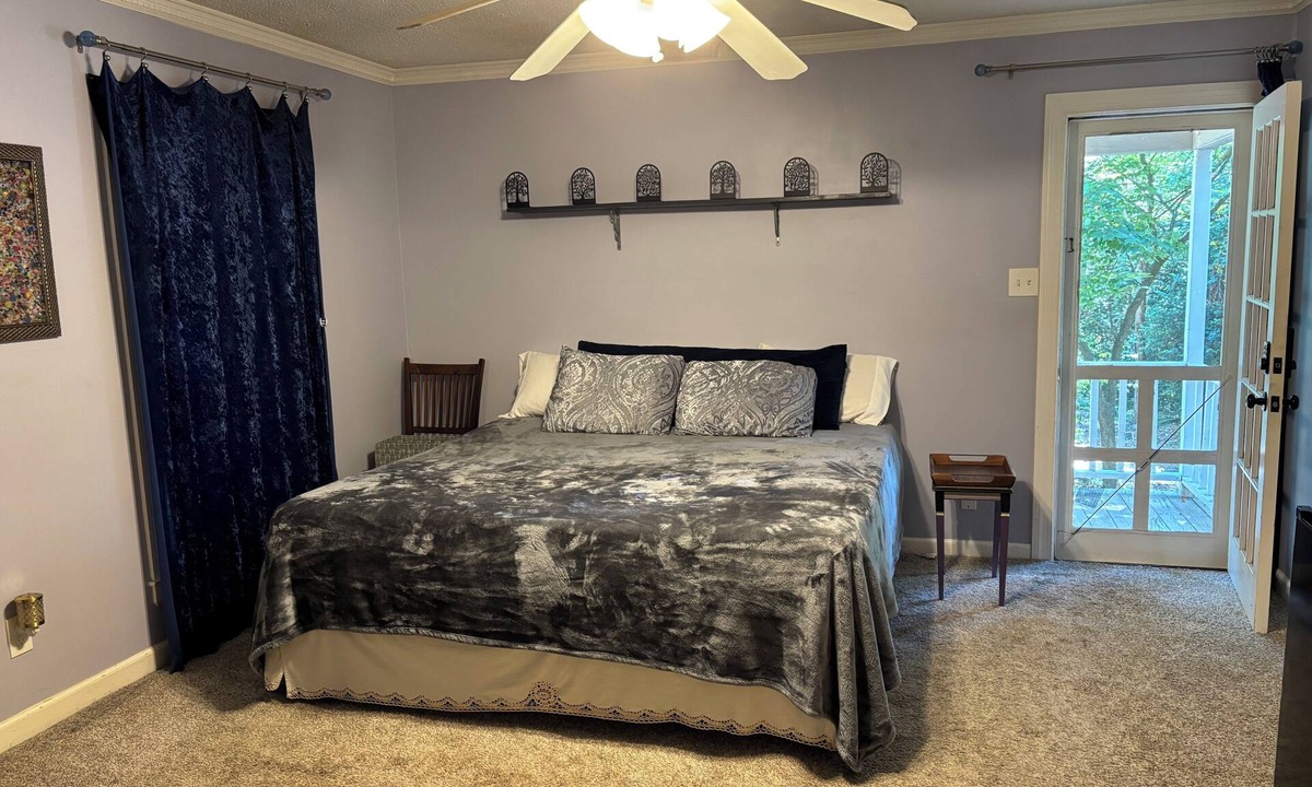 Madison Park Apartment | Close to everything! 1 bedroom & 1 bath studio in a safe neighborhood