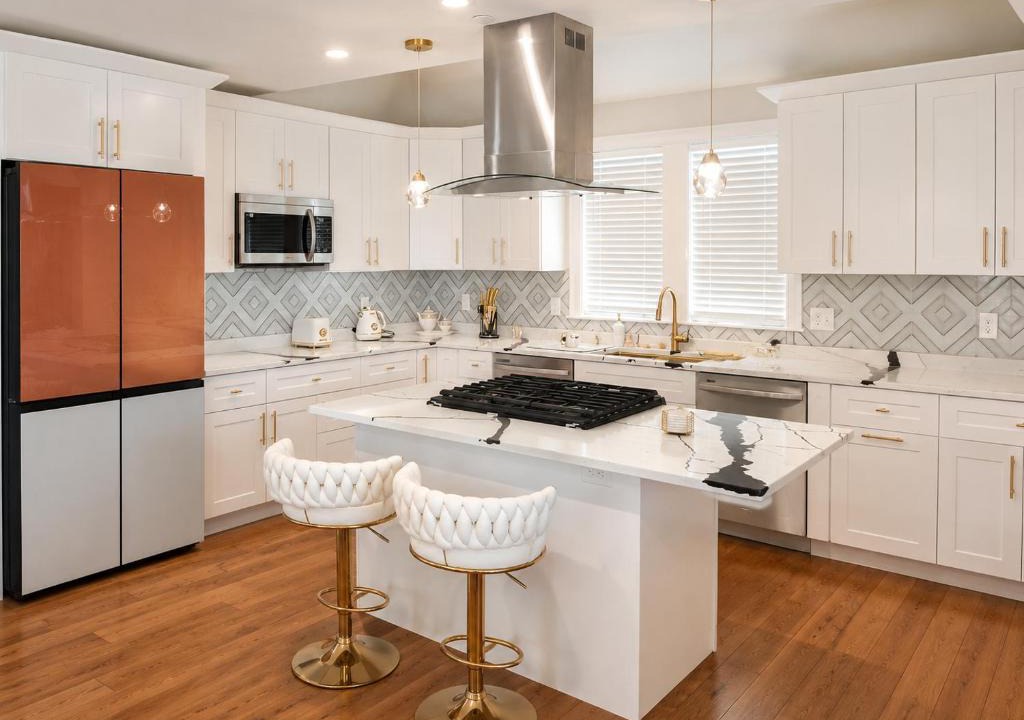 Swampscott Apartment | Coastal Stay 2 Modern Ocean View Apartments Walk to Beach 4 Free Parking Spaces
