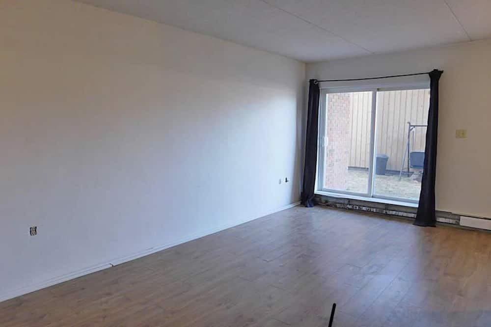 Claresholm Apartment | Comfortable spacious apartment for rent in Claresholm