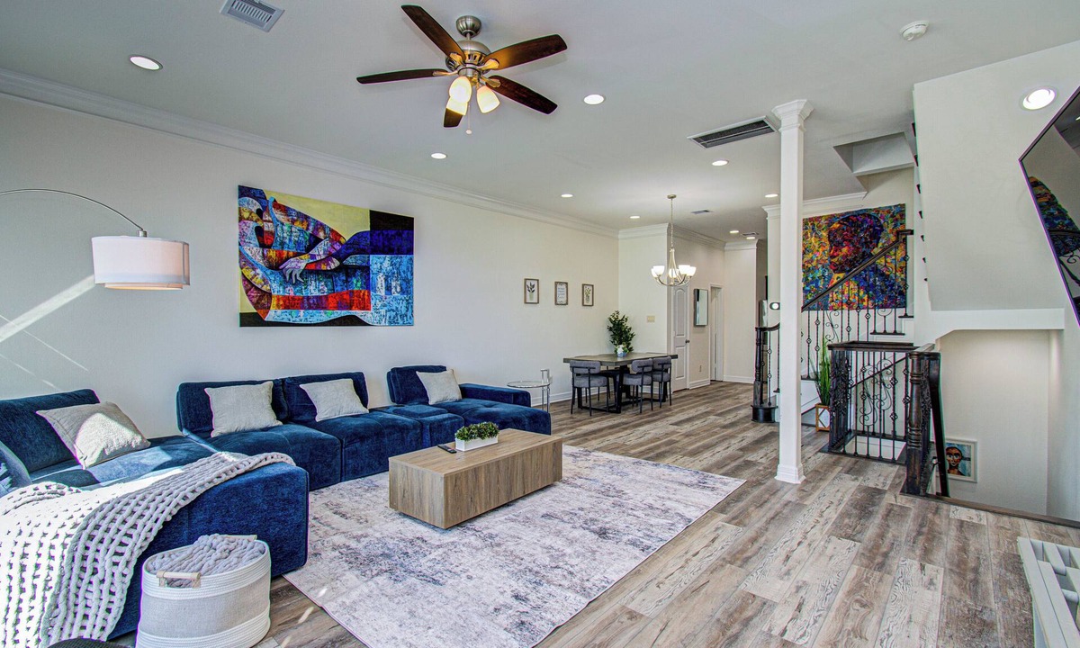 MacGregor House | Comfortable Townhome in TX Medical Center, near NRG & Downtown