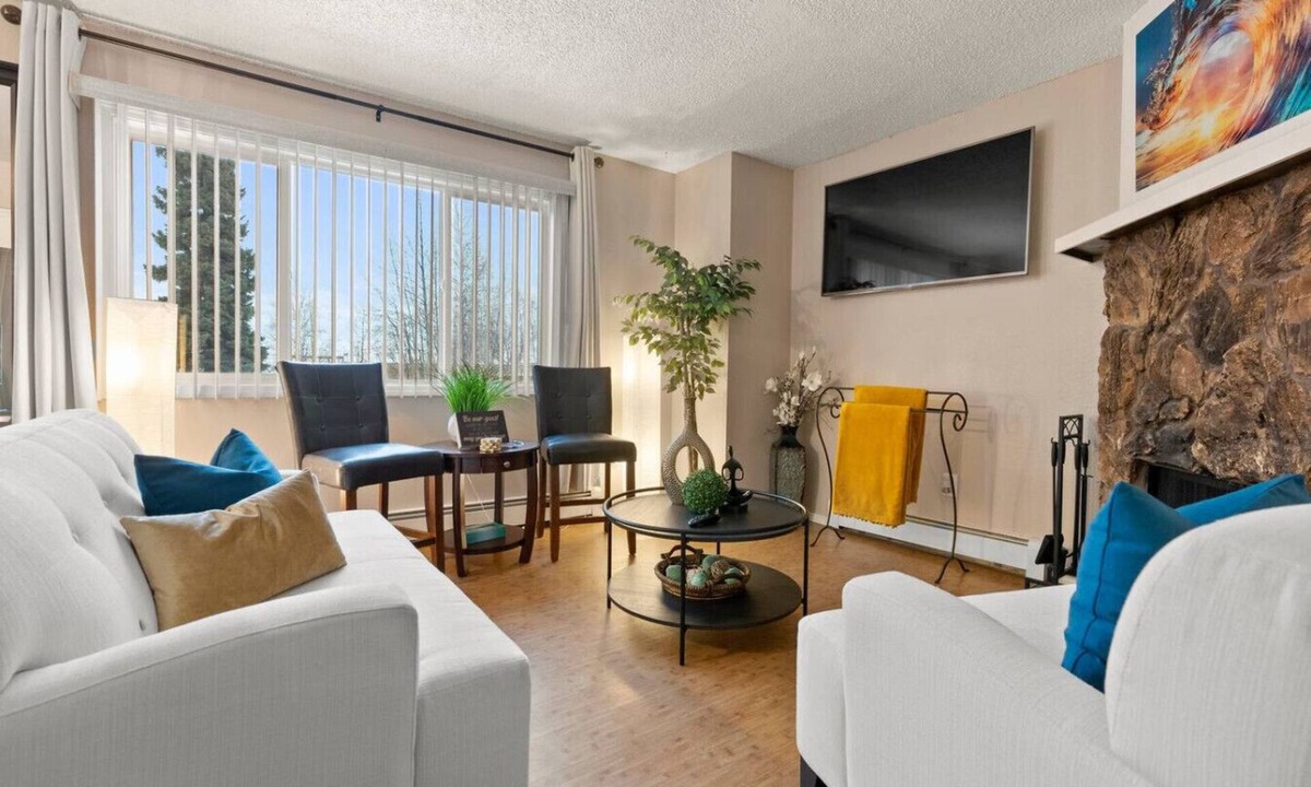Sand Lake Apartment | Comfy Classy Alaskan suite