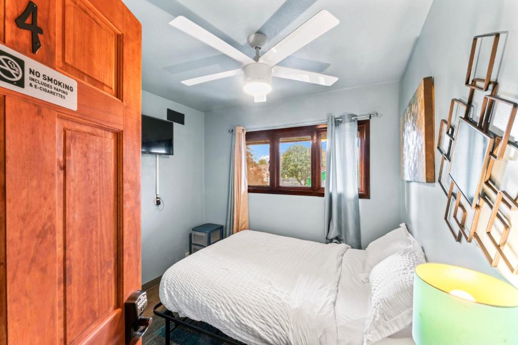 Russian Jack Park House | Compact, Comfortable And Cozy Too