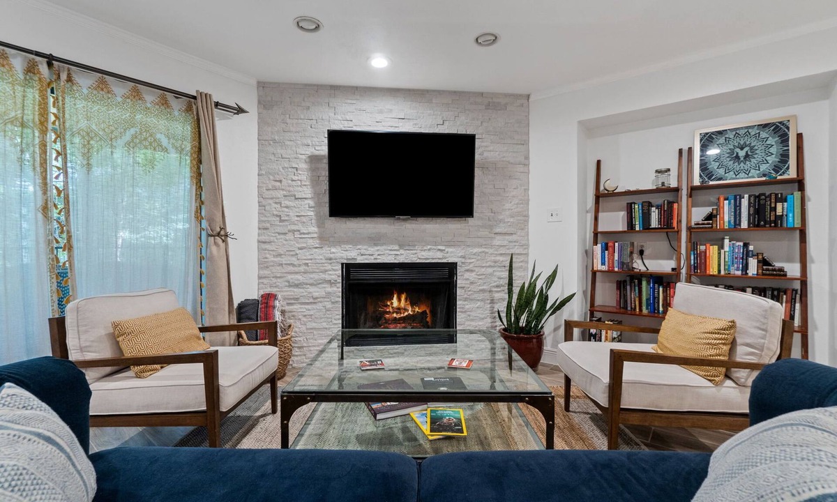 Zilker Condo | Cool Off in Barton Springs Pool Steps from Zilker Park