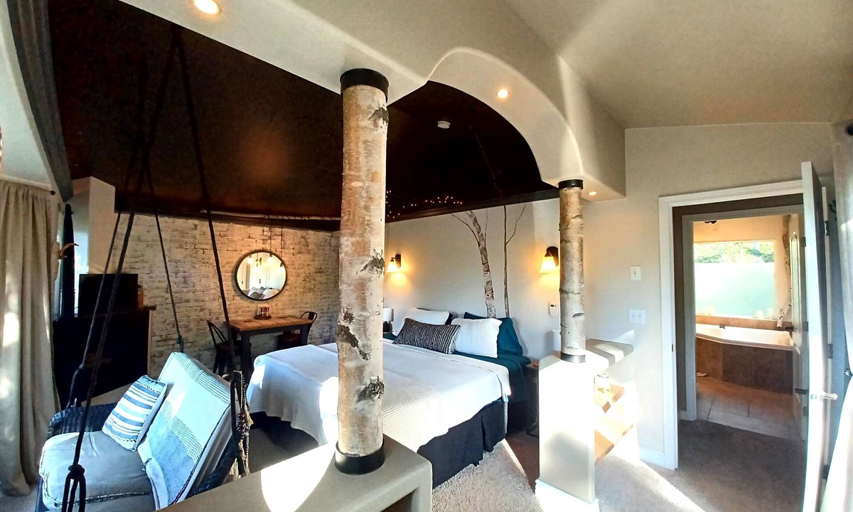 Gateway Apartment | Copper Birch Studio - Basecamp to Adventure