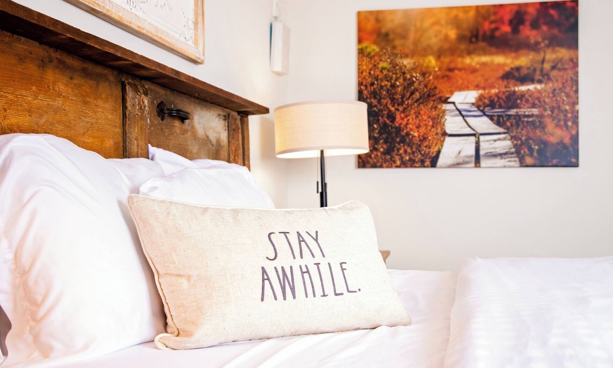 Colrain House | Couples 2 Bedroom Retreat-Close to Shelburne Falls