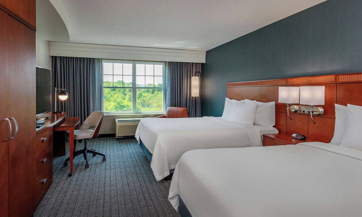 Hadley Hotel | Courtyard by Marriott Hadley Amherst