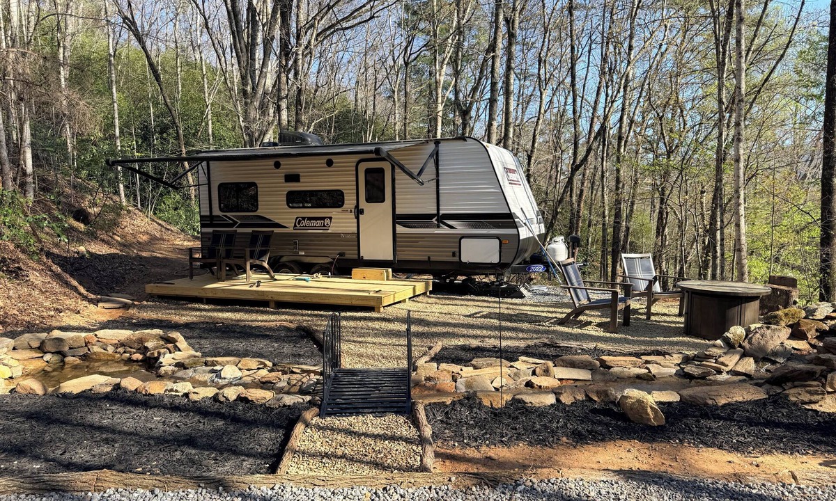 Whittier House | Cozy 1-bedroom Camper RV in amazing Whittier with Heat, AC and WiFi