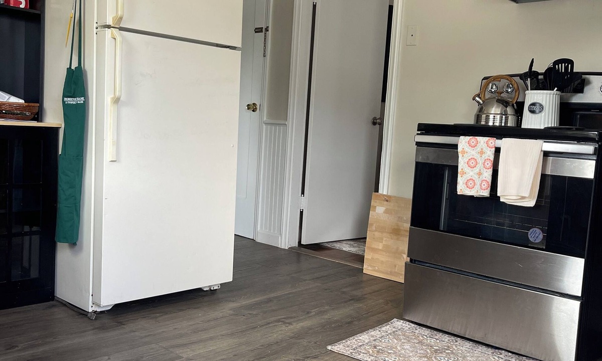 Auburn House | Cozy 2-bedroom house in centrally located Auburn with air conditioning/heating