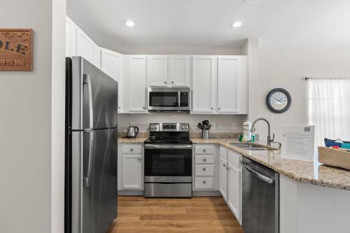 Red Hill House | Cozy 2BR Turnberry Villa Pool and Tennis