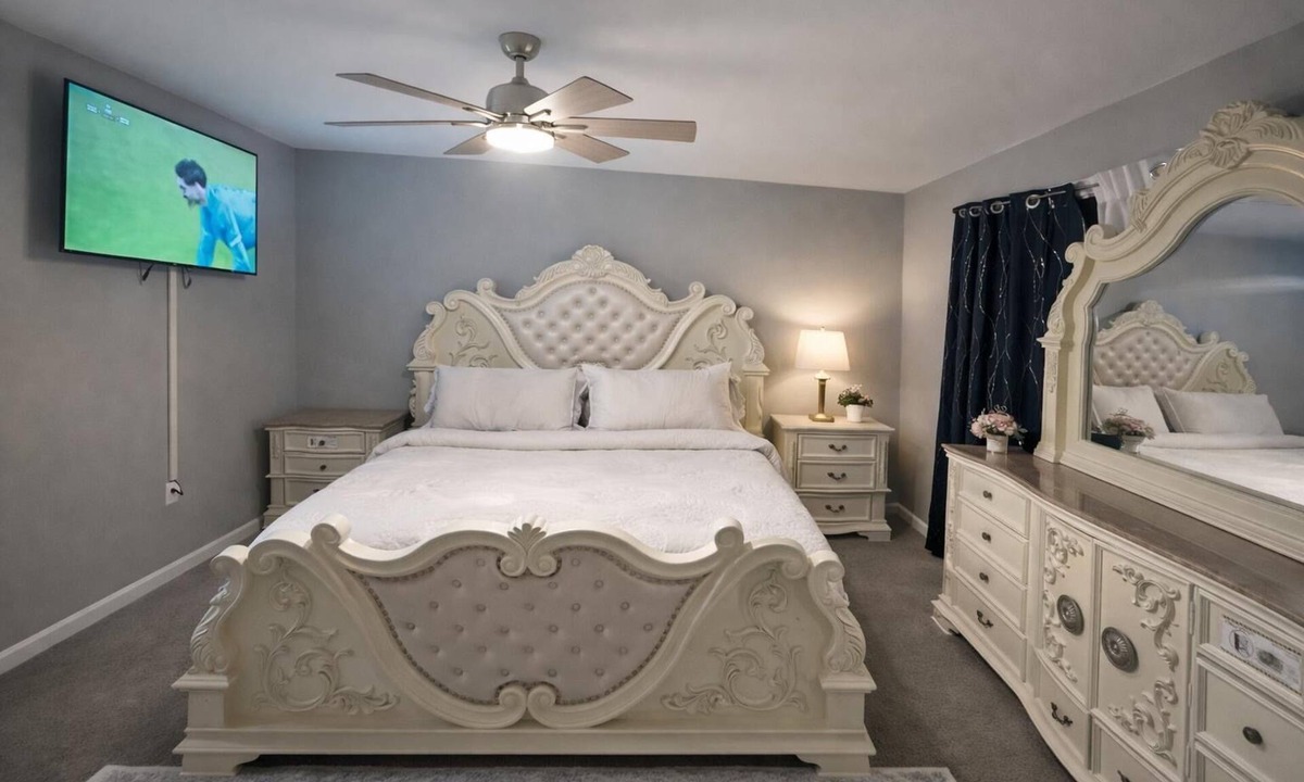 Worcester House | Cozy 3-bedroom house in serene Worcester with fitness room and office