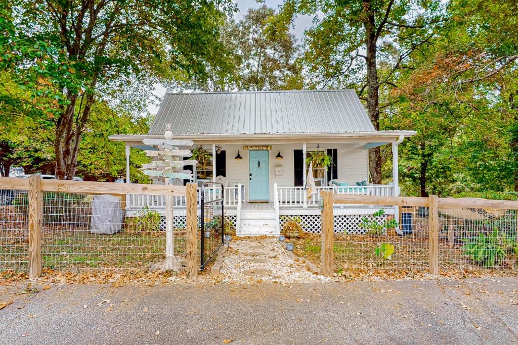 Landrum House | Cozy Blue Ridge Cottage, Close to Hiking!