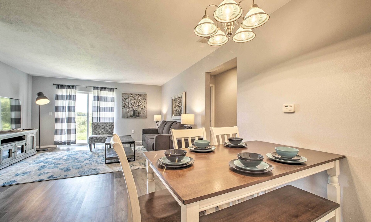 Branson Apartment | Cozy Condo w/Pool Access in the Heart of Branson!