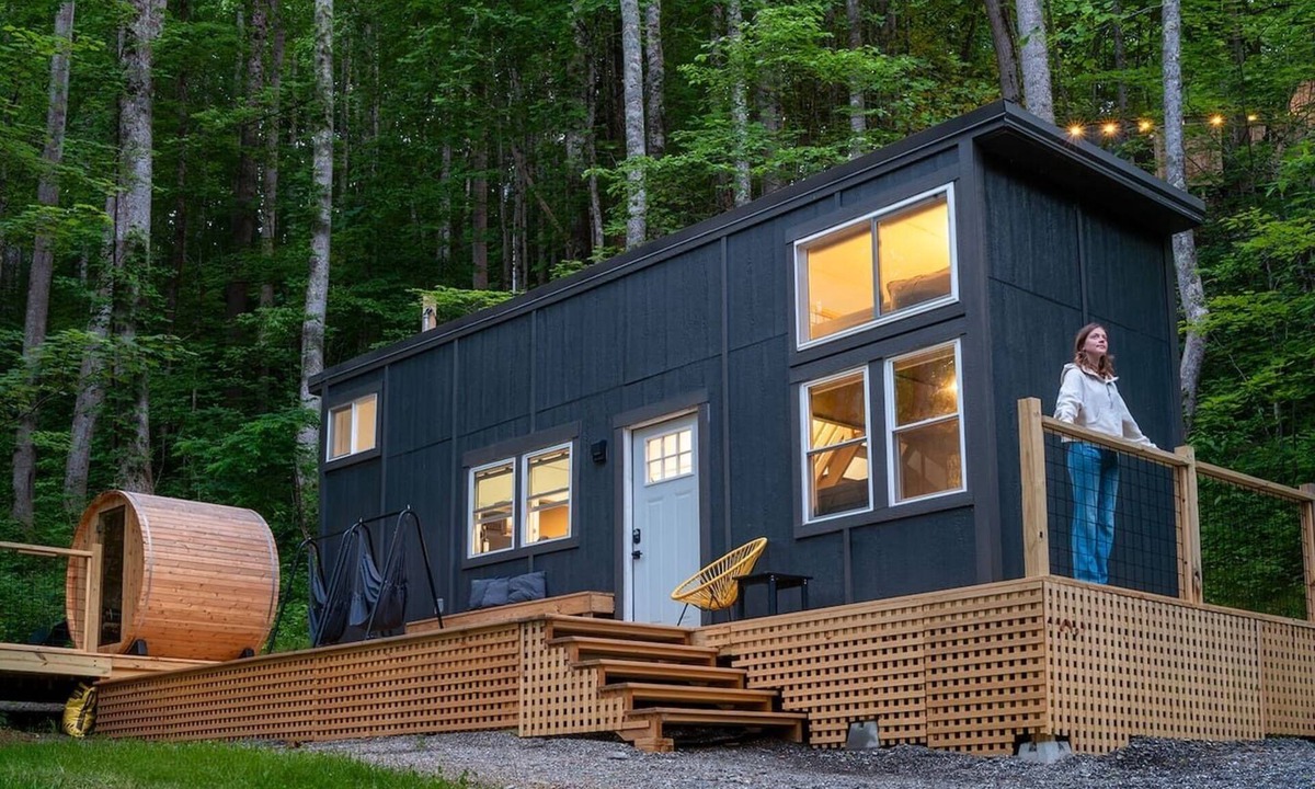 Sylva House | Cozy, Peaceful Hideout, Sauna, Hiking, and Great Food!