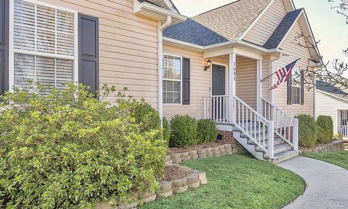 Rock Hill House | Cozy Rock Hill Retreat with Fire Pit & Screened Porch - Sleeps 8+ & Pet Friendly
