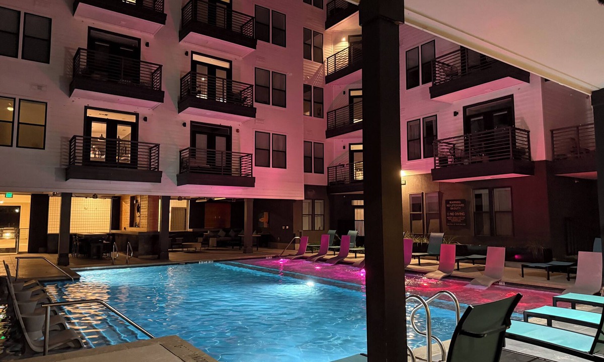 East Cesar Chavez Apartment | Cozy studio apartment in peaceful East Austin with AC and gym access