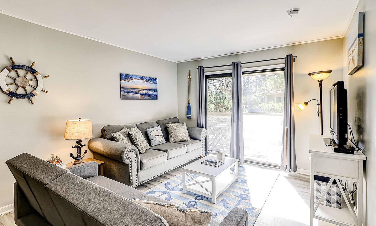 Folly Field Villa | Cozy Third Floor Condo villa with Fast WiFi & Balcony plus Shared Pool, Hot Tub, Tennis