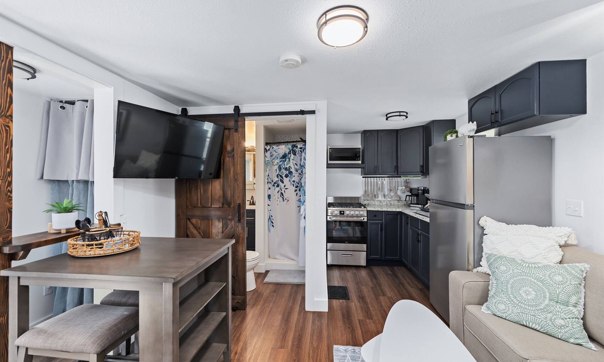 Dublin Cottage | Cozy Tiny House on Main Street. Fully Renovated.