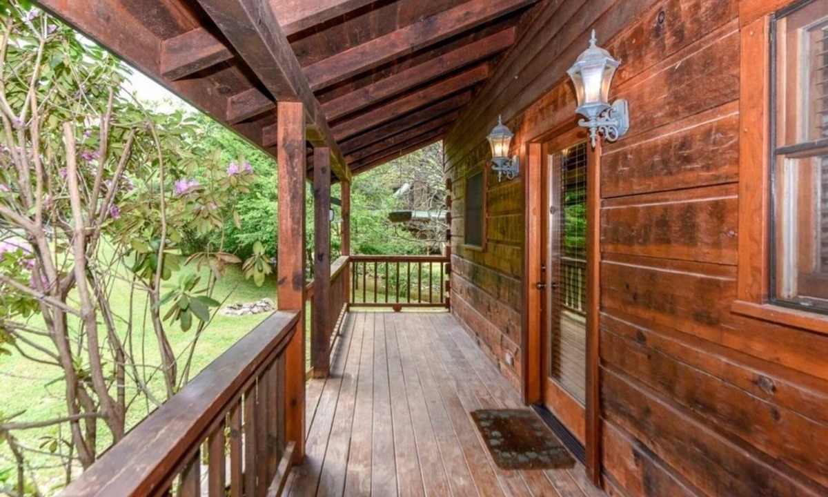 Townsend Cabin | Creekside 2 Bedroom Cabin by RedAwning