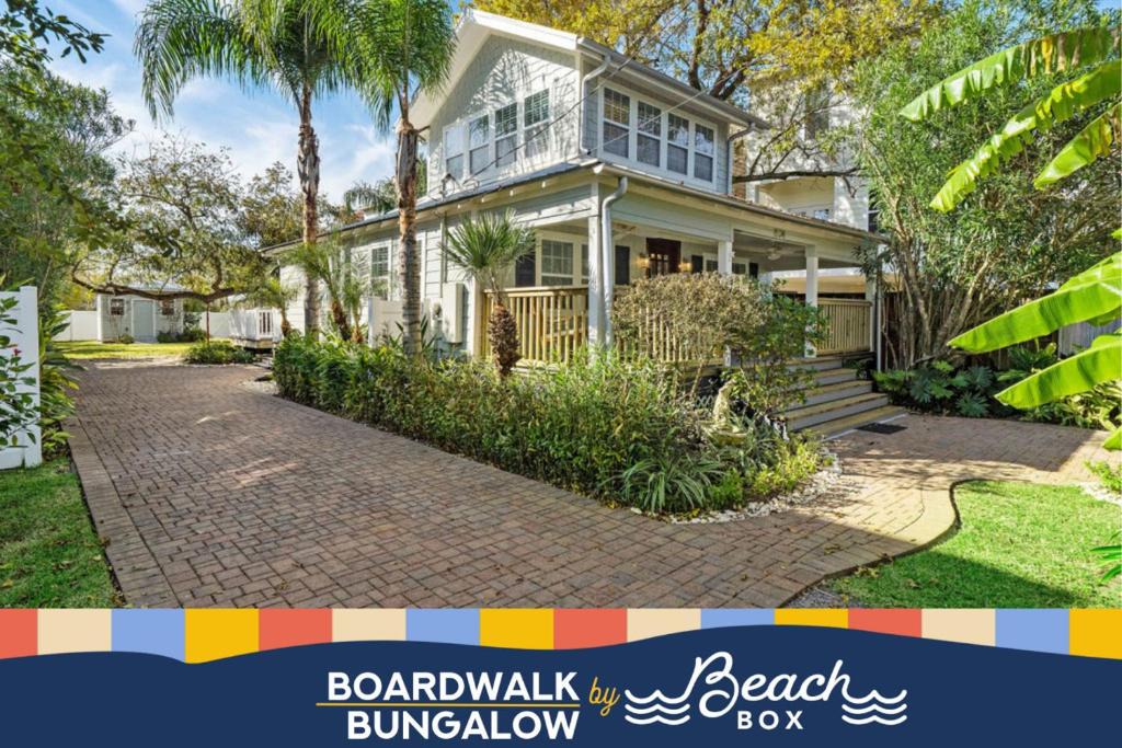 Clear Lake Shores House | Cute bungalow with massive deck and fire pit, walk to Kemah Boardwalk