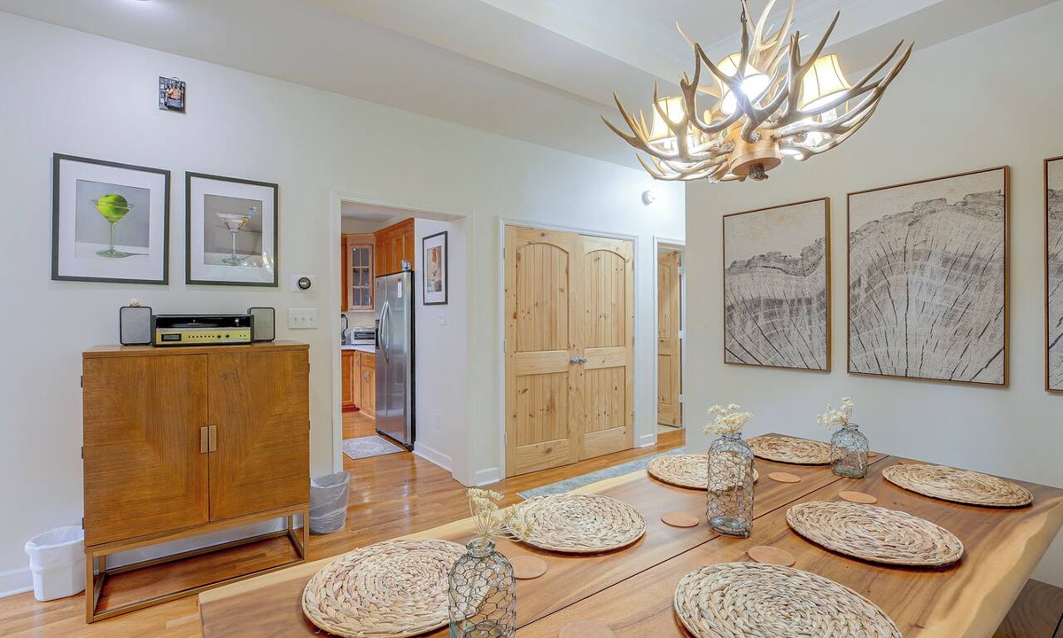 Beech Mountain Cottage | Deck + Scenic Views: Beech Mountain Cabin