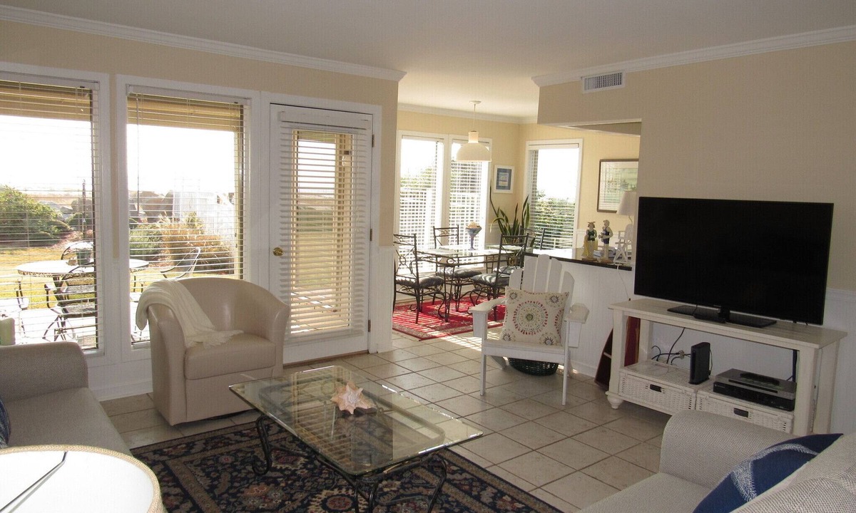 Saint Helena Island Condo | Direct Oceanfront 1BR! Resort Access & Private Deck John Fripp Villa 101